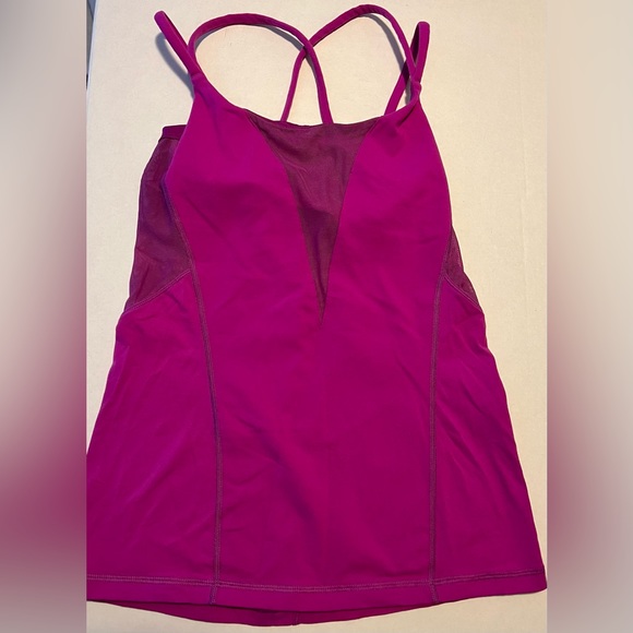 Lululemon Workout Tank Top - Picture 1 of 3